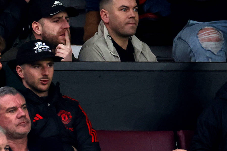 曼联考虑2000万清洗芒特！伤病太多25万周薪太高，换帅后又沦为铁打替补